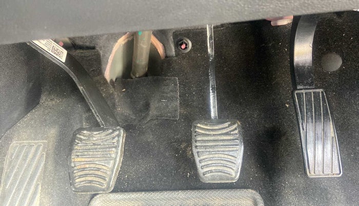 2022 Mahindra XUV700 AX 5 P MT 7 STR, Petrol, Manual, 30,799 km, Pedals