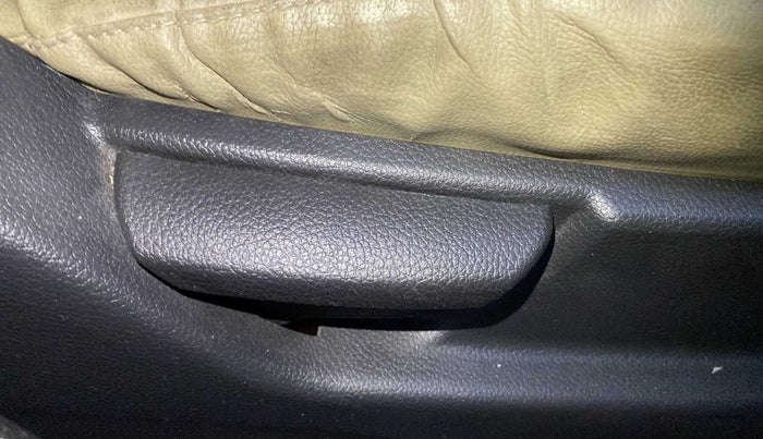 2015 Hyundai Eon ERA +, Petrol, Manual, 76,908 km, Driver Side Adjustment Panel