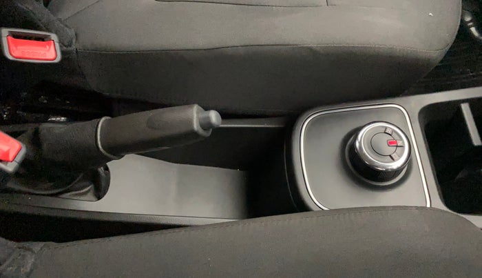 2021 Renault Kwid RXT 1.0 AMT (O), Petrol, Automatic, 2,406 km, Gear Lever