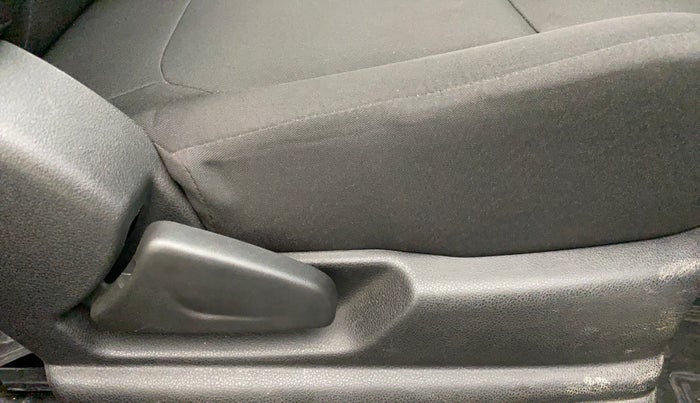 2021 Renault Kwid RXT 1.0 AMT (O), Petrol, Automatic, 2,406 km, Driver Side Adjustment Panel