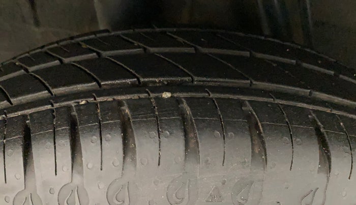 2021 Renault Kwid RXT 1.0 AMT (O), Petrol, Automatic, 2,406 km, Right Rear Tyre Tread