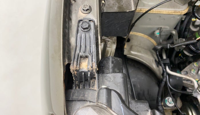 2021 Renault Kwid RXT 1.0 AMT (O), Petrol, Automatic, 2,406 km, Right headlight - Clamp has minor damage