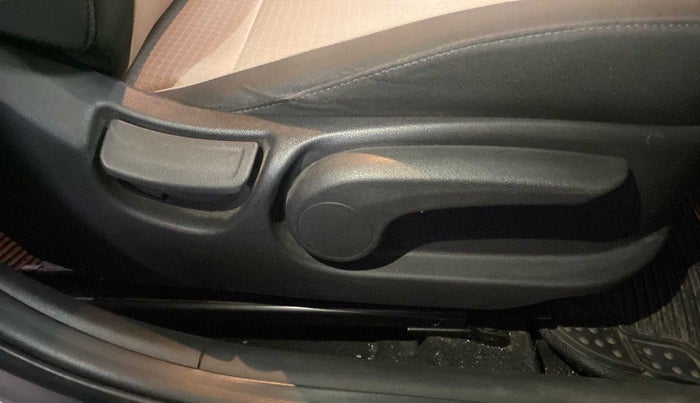 2017 Hyundai Verna 1.6 VTVT SX, Petrol, Manual, 45,719 km, Driver Side Adjustment Panel