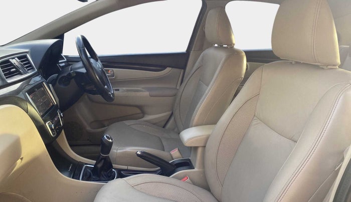 2016 Maruti Ciaz ZDI+ SHVS, Diesel, Manual, 94,725 km, Right Side Front Door Cabin