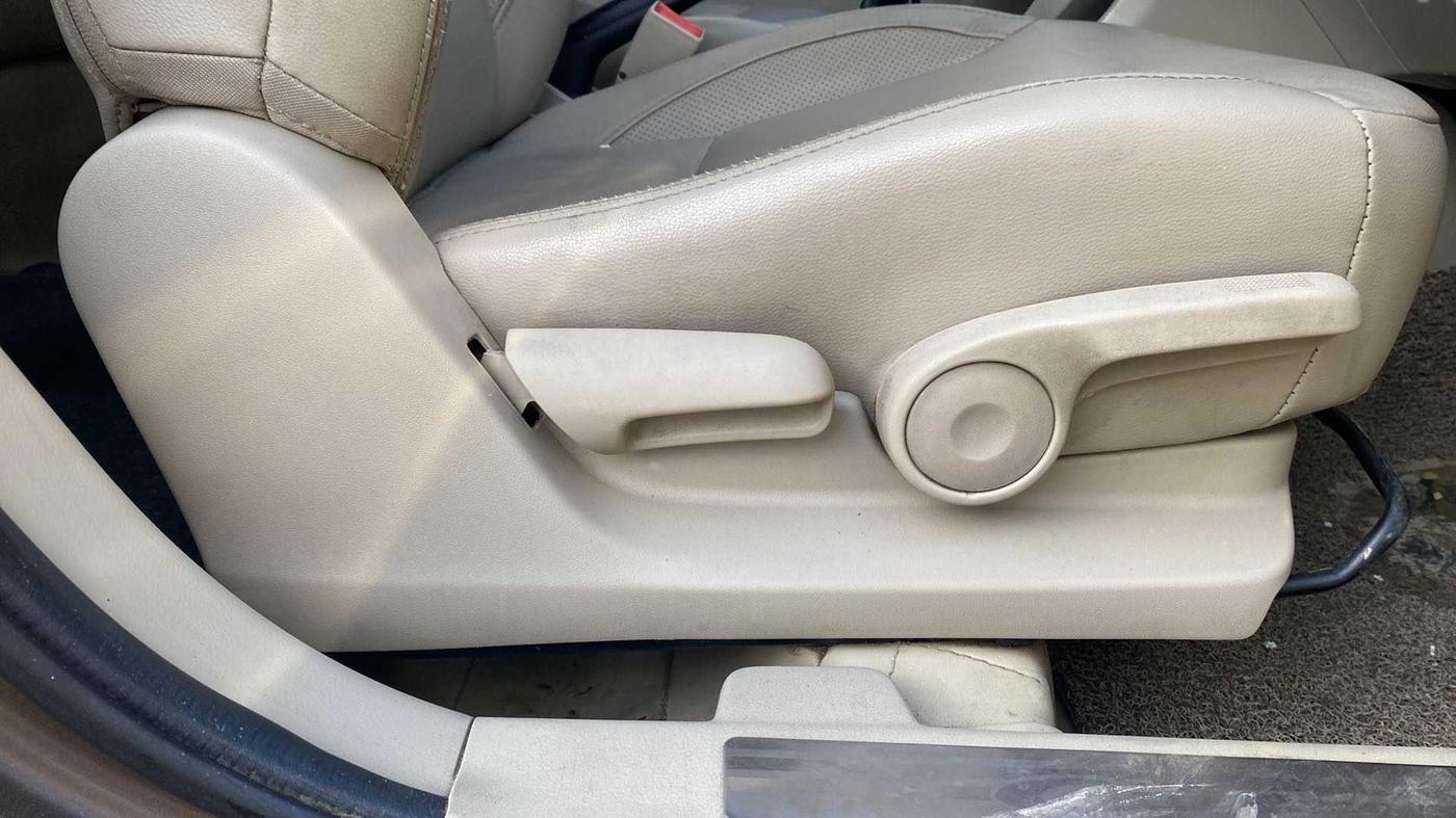 2016 Maruti Ciaz ZDI+ SHVS, Diesel, Manual, 94,725 km, Driver Side Adjustment Panel
