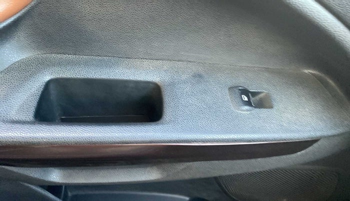 2020 Ford Ecosport TITANIUM 1.5L THUNDER EDTION DIESEL, Diesel, Manual, 92,606 km, Left front window switch / handle - Power window makes minor noise