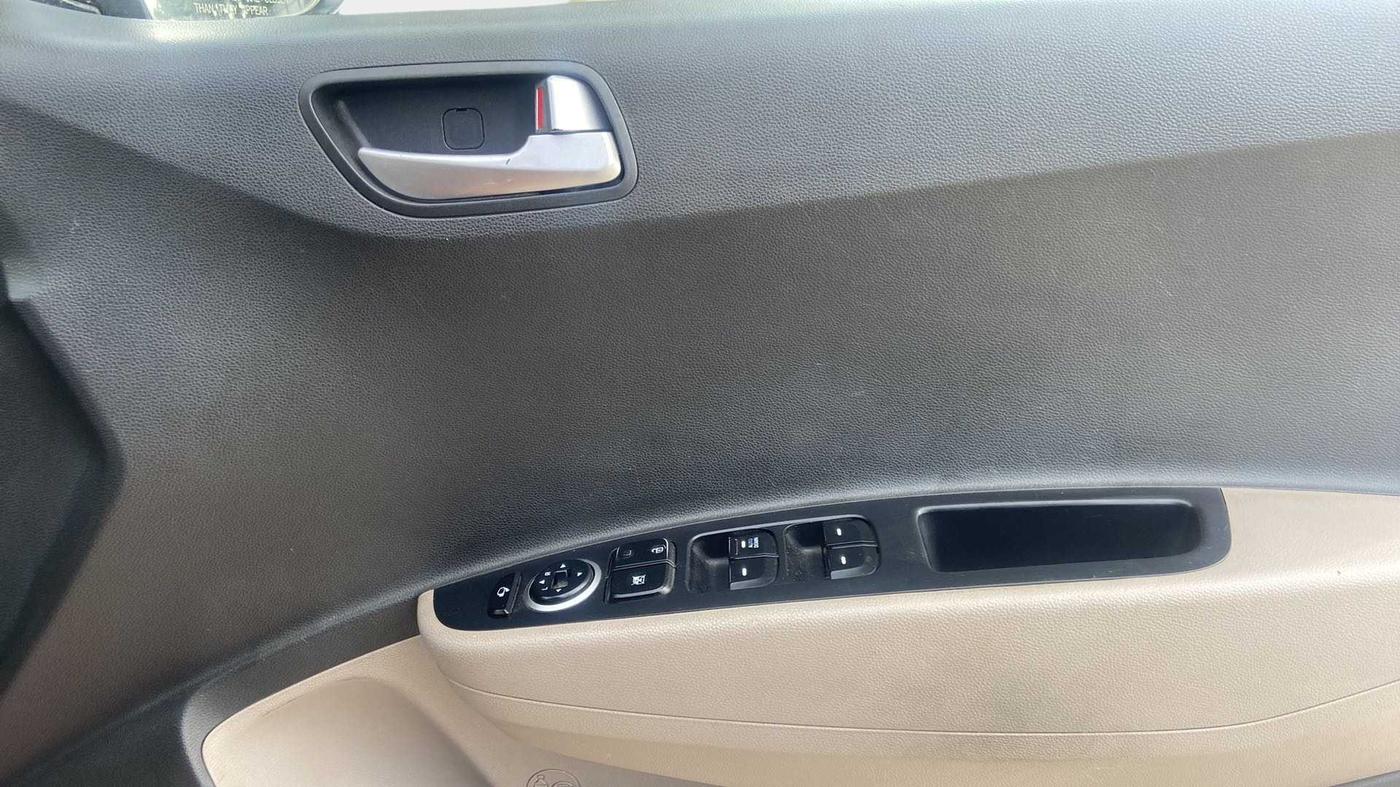 2015 Hyundai Grand i10 ASTA AT 1.2 KAPPA VTVT, Petrol, Automatic, 82,195 km, Driver Side Door Panels Control