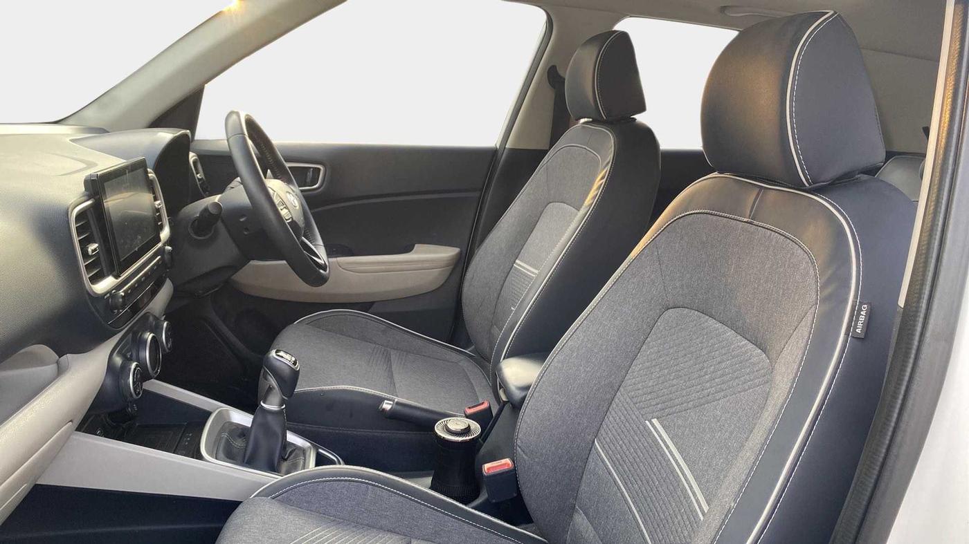 2020 Hyundai VENUE SX 1.4 CRDi DUAL TONE, Diesel, Manual, 11,884 km, Right Side Front Door Cabin