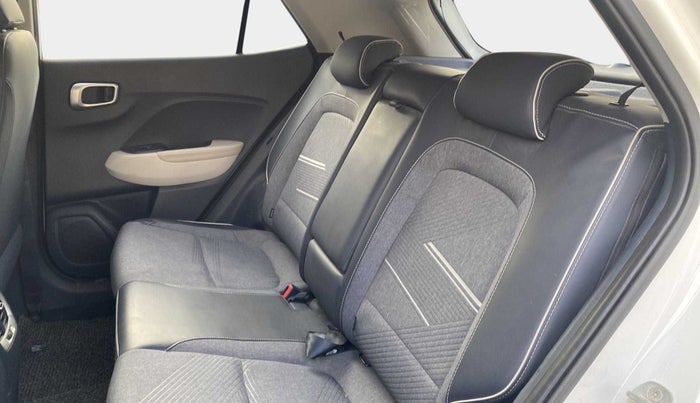 2020 Hyundai VENUE SX 1.4 CRDi DUAL TONE, Diesel, Manual, 11,884 km, Right Side Rear Door Cabin