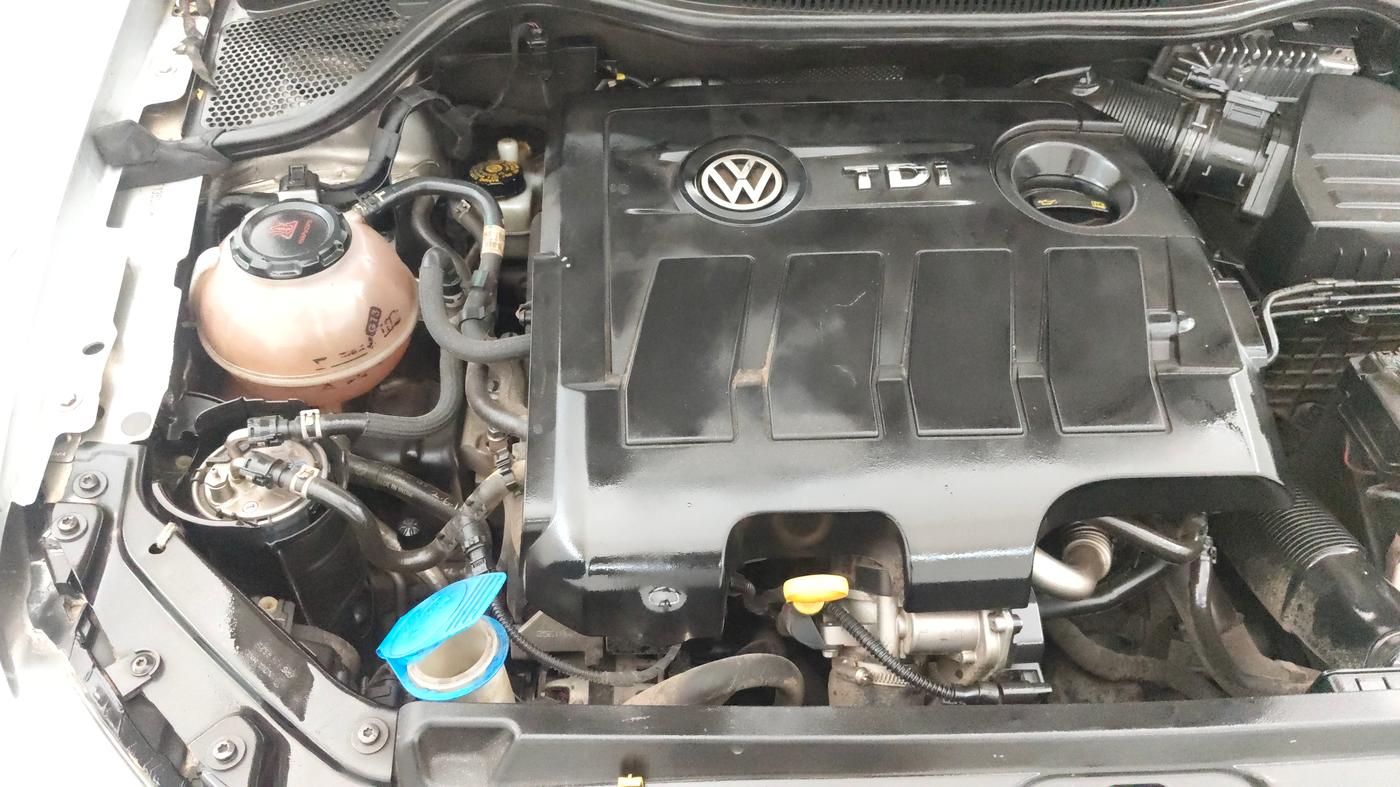 2018 Volkswagen Ameo HIGHLINE PLUS 1.5L AT 16 ALLOY, Diesel, Automatic, 1,08,246 km, Engine View - Right