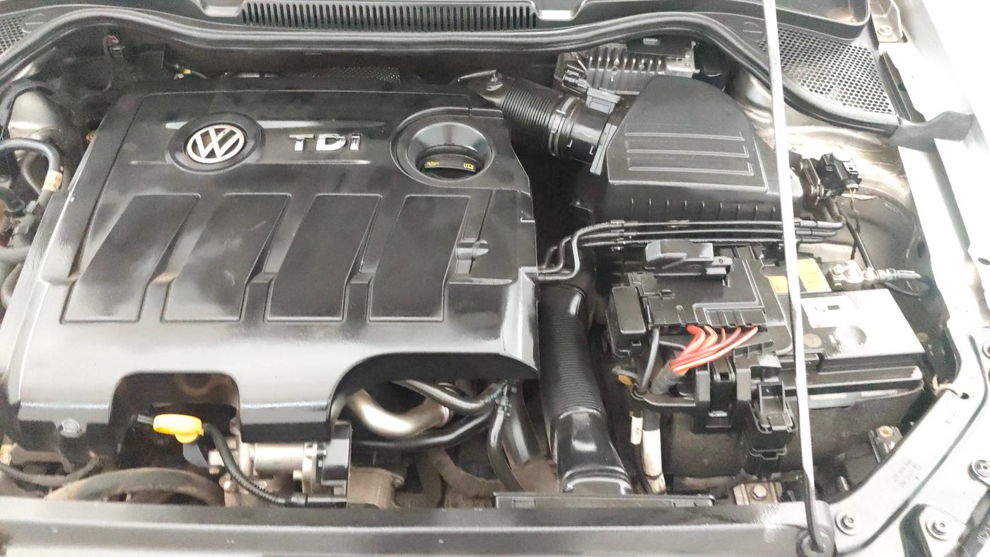 2018 Volkswagen Ameo HIGHLINE PLUS 1.5L AT 16 ALLOY, Diesel, Automatic, 1,08,246 km, Engine View - Left