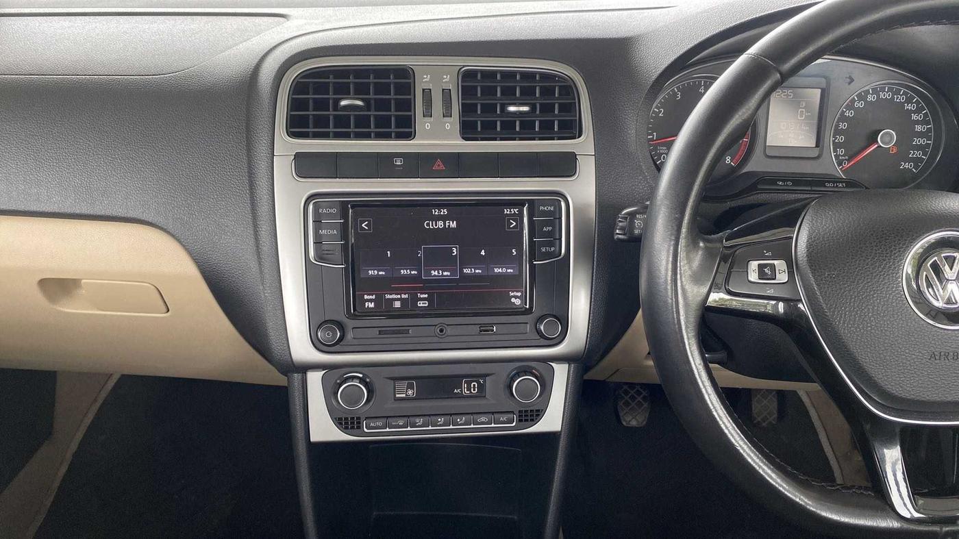 2017 Volkswagen Ameo HIGHLINE1.2L PLUS 16 ALLOY, Petrol, Manual, 1,01,291 km, Air Conditioner