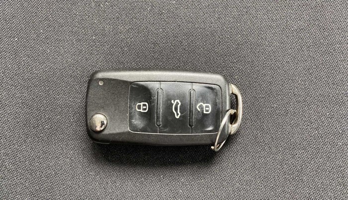 2019 Volkswagen Polo HIGHLINE PLUS 1.0, Petrol, Manual, 33,173 km, Key Close Up