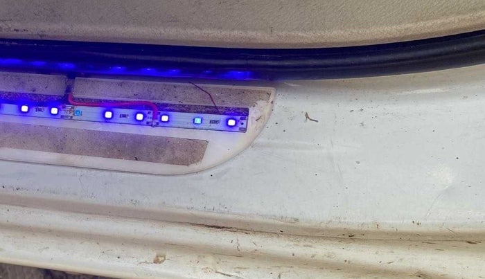 2016 Maruti Ciaz ZXI+, Petrol, Manual, 68,083 km, Left C pillar - Trim cover damaged
