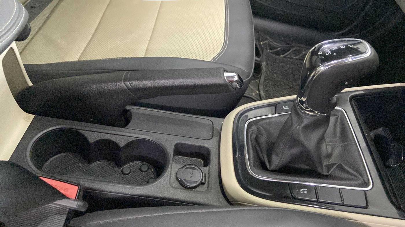 2022 Skoda SLAVIA STYLE 1.0L TSI AT, Petrol, Automatic, 24,419 km, Gear Lever