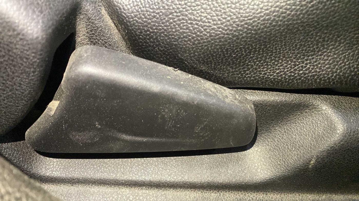 2018 Renault Kwid RXT 1.0, Petrol, Manual, 55,134 km, Driver Side Adjustment Panel