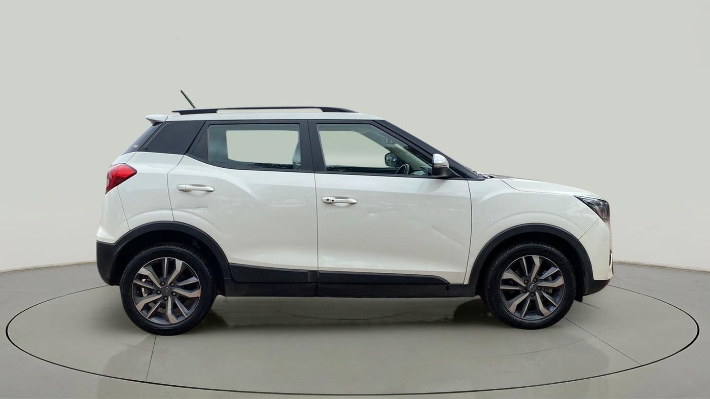 2021 Mahindra XUV300 W8 (O) 1.5 DIESEL AMT, Diesel, Automatic, 43,670 km, Right Side View
