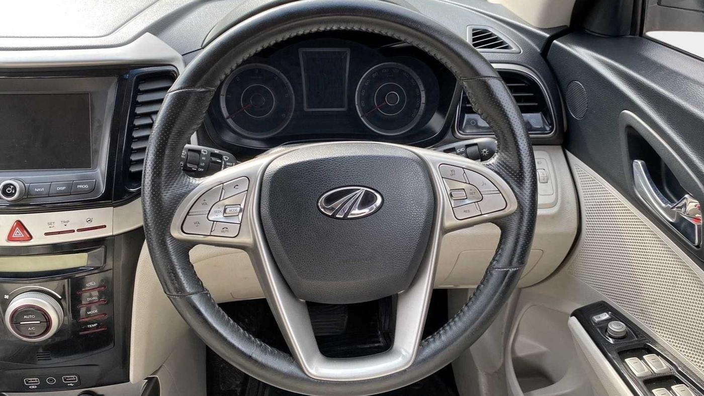 2021 Mahindra XUV300 W8 (O) 1.5 DIESEL AMT, Diesel, Automatic, 43,670 km, Steering Wheel Close Up