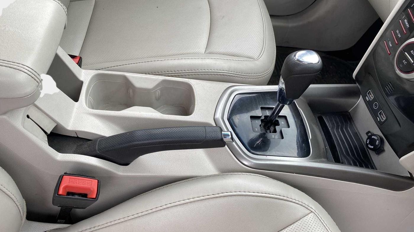 2021 Mahindra XUV300 W8 (O) 1.5 DIESEL AMT, Diesel, Automatic, 43,670 km, Gear Lever