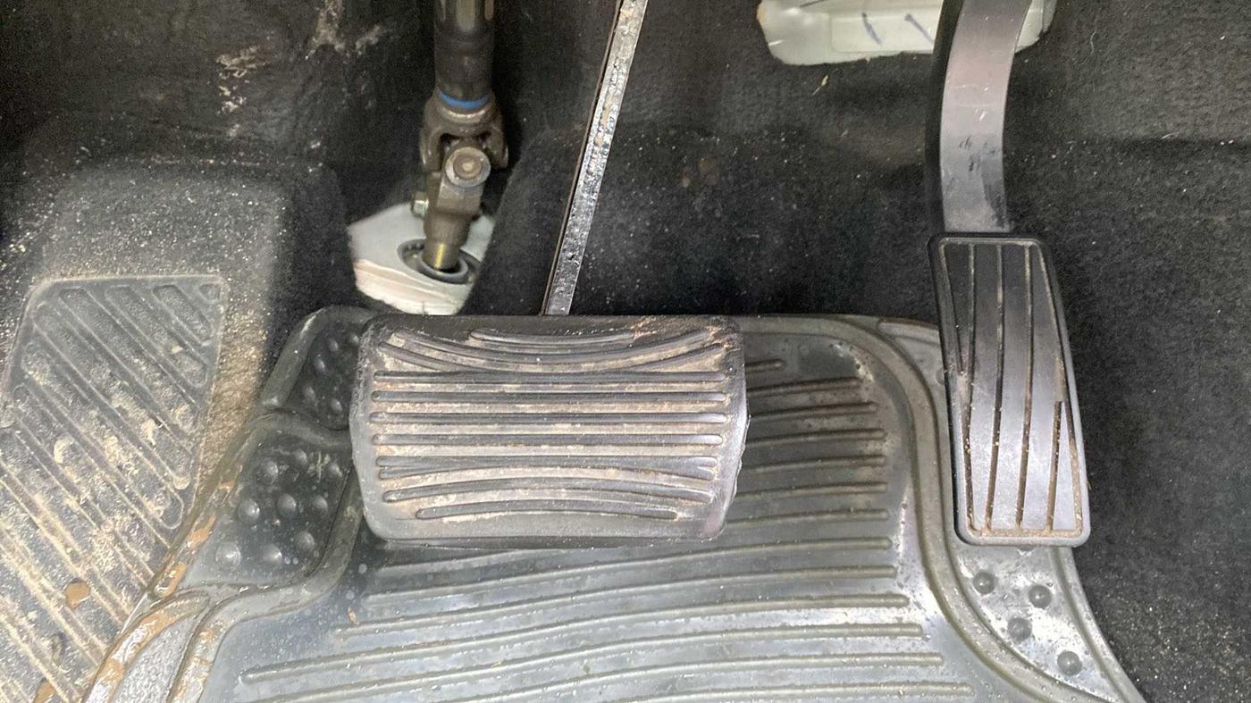 2021 Mahindra XUV300 W8 (O) 1.5 DIESEL AMT, Diesel, Automatic, 43,670 km, Pedals
