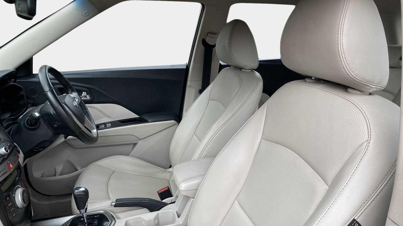 2021 Mahindra XUV300 W8 (O) 1.5 DIESEL AMT, Diesel, Automatic, 43,670 km, Right Side Front Door Cabin