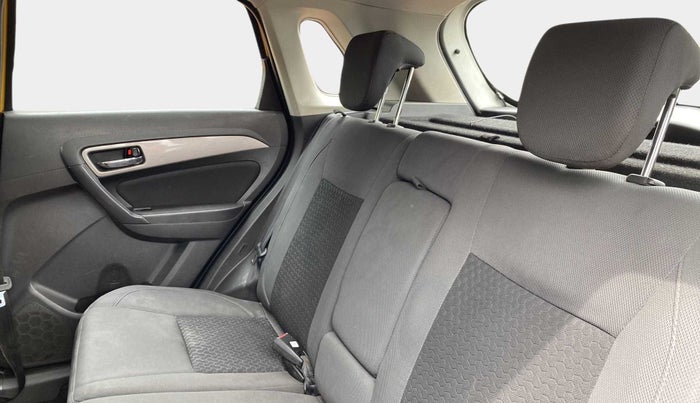 2017 Maruti Vitara Brezza ZDI PLUS DUAL TONE, Diesel, Manual, 74,444 km, Right Side Rear Door Cabin