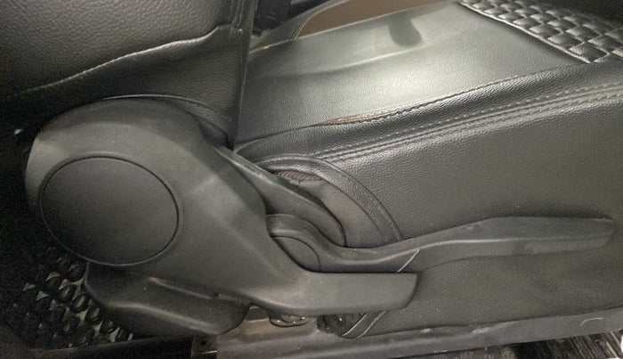 2022 Maruti BREZZA ZXI SMART HYBRID , Petrol, Manual, 17,103 km, Driver Side Adjustment Panel