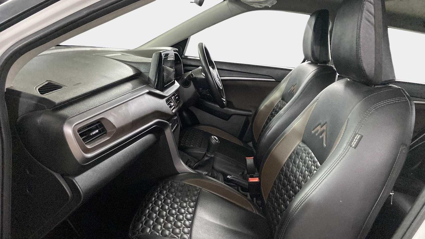 2022 Maruti BREZZA ZXI SMART HYBRID , Petrol, Manual, 17,103 km, Right Side Front Door Cabin