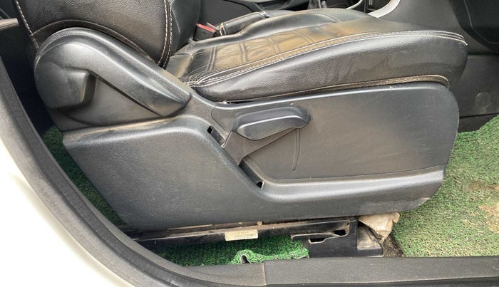 2018 Ford Ecosport TITANIUM + 1.5L DIESEL, Diesel, Manual, 1,20,186 km, Driver Side Adjustment Panel