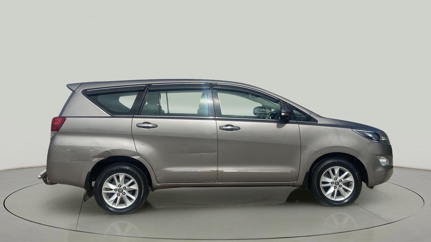 2017 Toyota Innova Crysta 2.4 VX 7 STR, Diesel, Manual, 35,154 km, Right Side View
