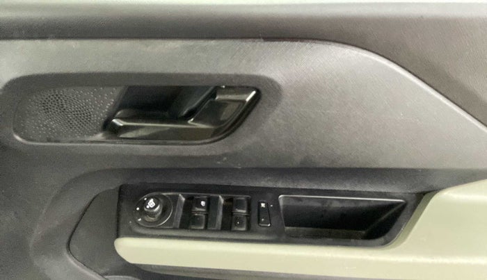 2022 Tata PUNCH ADVENTURE MT, Petrol, Manual, 10,314 km, Driver Side Door Panels Control