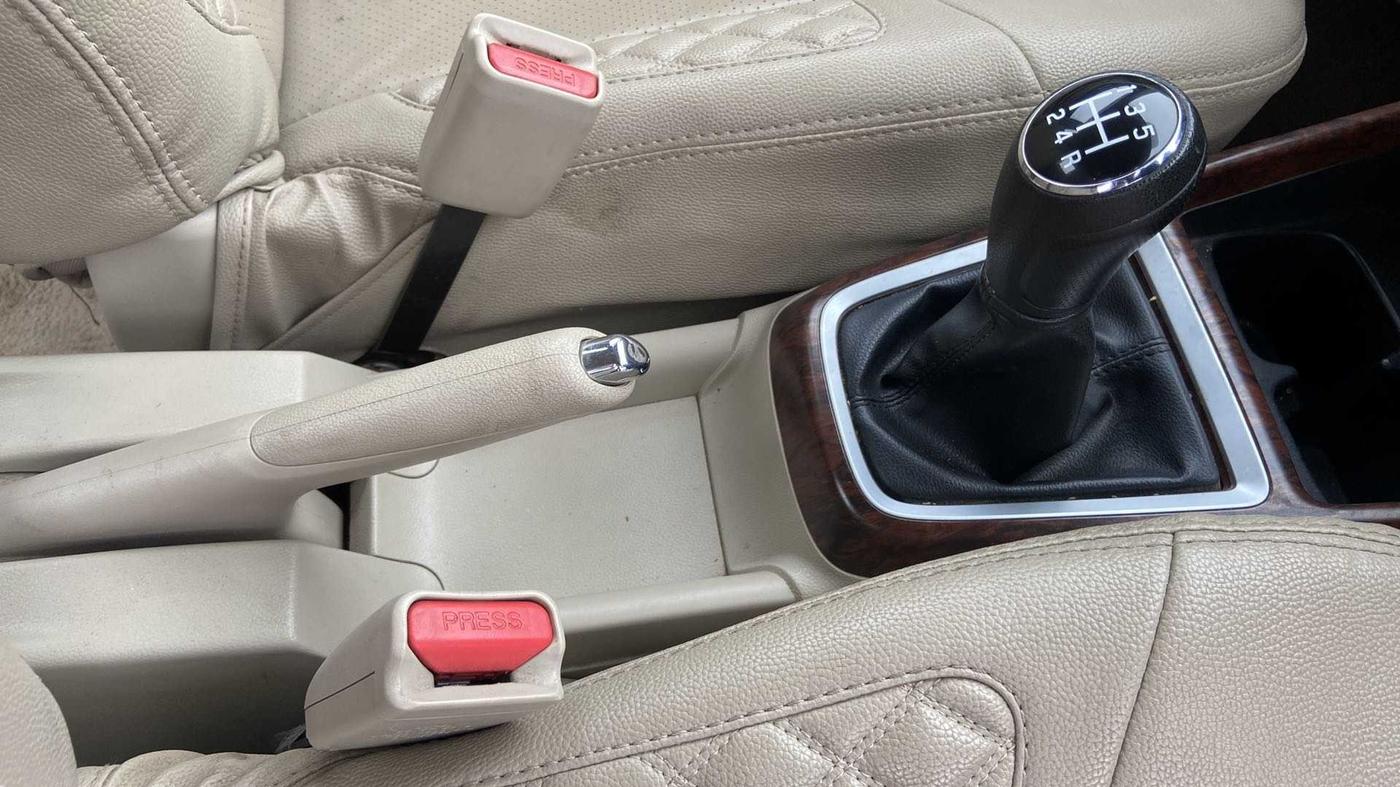 2018 Maruti Dzire VDI, Diesel, Manual, 36,376 km, Gear Lever