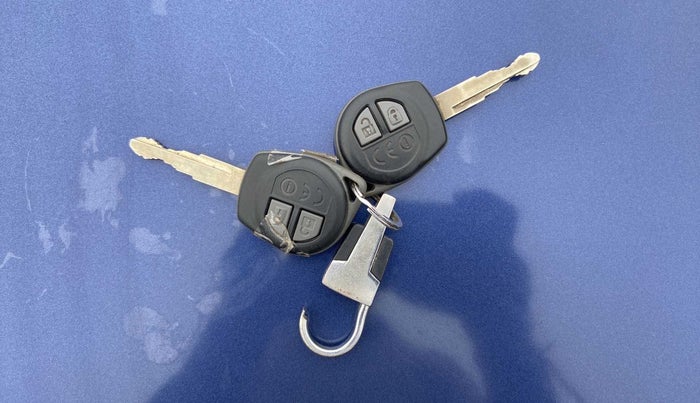 2018 Maruti Dzire VDI, Diesel, Manual, 36,376 km, Key Close Up