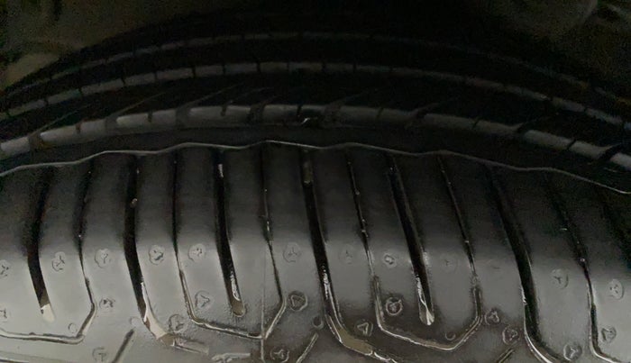 2016 Hyundai Verna 1.6 VTVT SX AT, Petrol, Automatic, 1,13,363 km, Right Front Tyre Tread