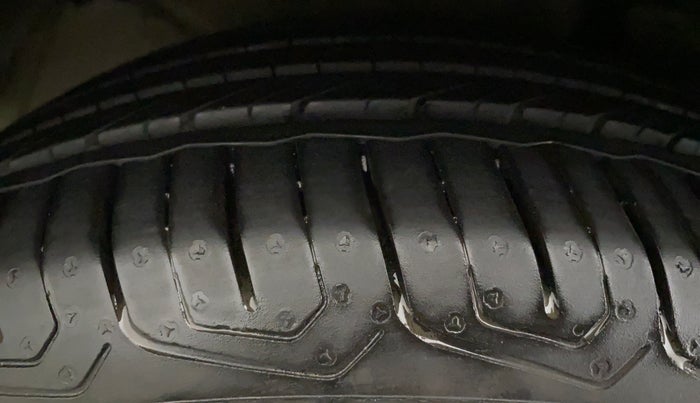 2016 Hyundai Verna 1.6 VTVT SX AT, Petrol, Automatic, 1,13,363 km, Left Front Tyre Tread