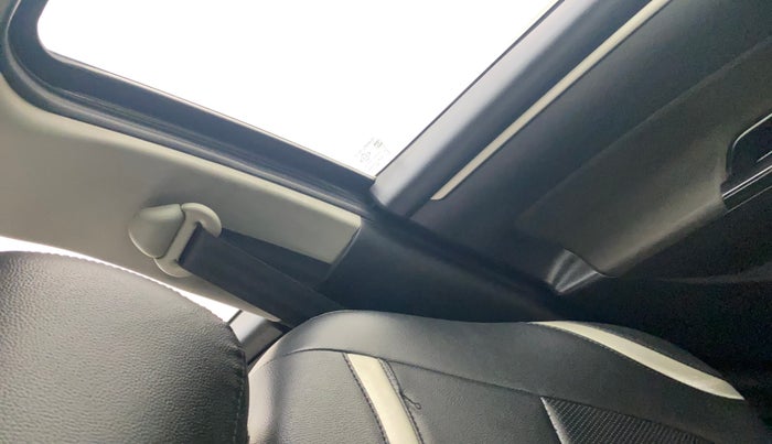 2017 Maruti Swift VXI, Petrol, Manual, 1,00,526 km, Front left seat (passenger seat) - Retractor not working