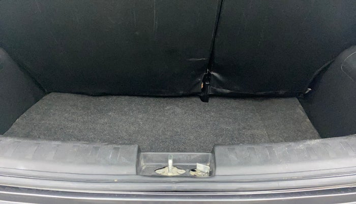 2017 Maruti Swift VXI, Petrol, Manual, 1,00,526 km, Boot Inside