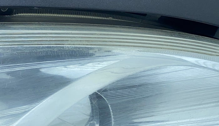 2017 Maruti Swift VXI, Petrol, Manual, 1,00,526 km, Right headlight - Minor scratches