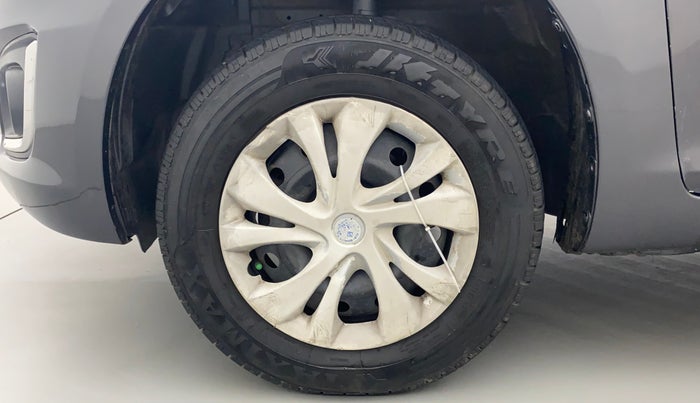 2017 Maruti Swift VXI, Petrol, Manual, 1,00,526 km, Left Front Wheel