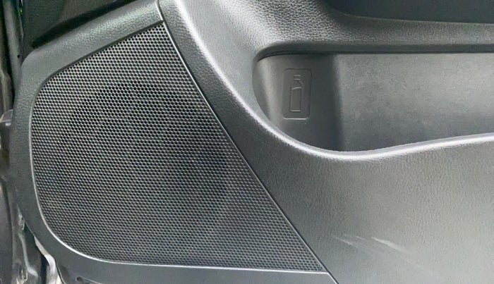2017 Maruti Swift VXI, Petrol, Manual, 1,00,526 km, Speaker