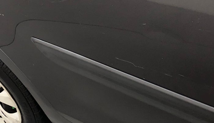 2017 Maruti Swift VXI, Petrol, Manual, 1,00,526 km, Right rear door - Minor scratches