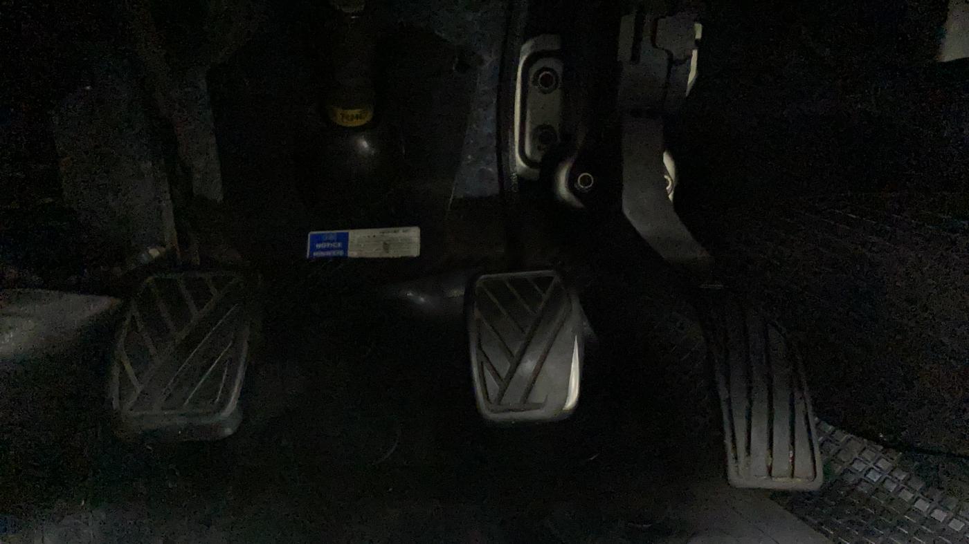 2017 Maruti Swift VXI, Petrol, Manual, 1,00,526 km, Pedals
