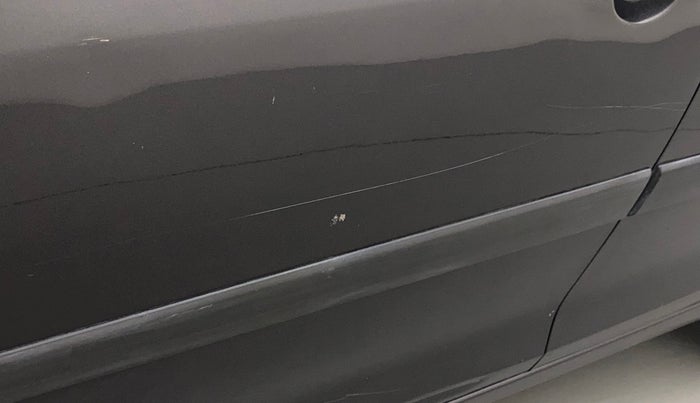 2017 Maruti Swift VXI, Petrol, Manual, 1,00,526 km, Front passenger door - Minor scratches