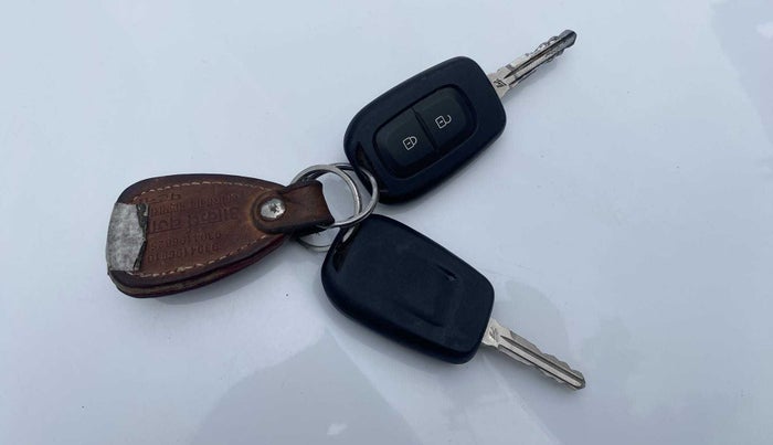 2021 Renault Kiger RXL MT, Petrol, Manual, 32,135 km, Key Close Up