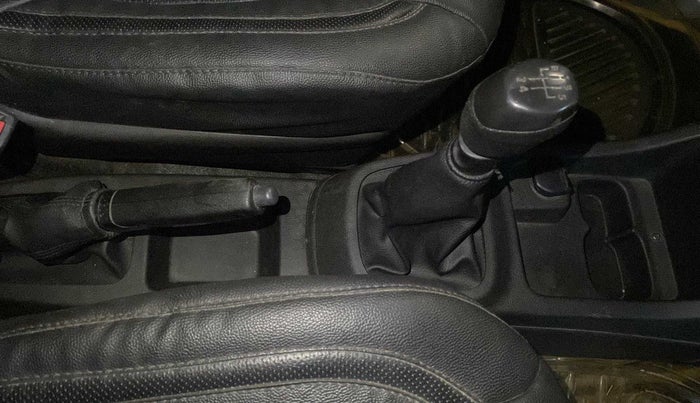 2017 Renault Kwid RXT 1.0, Petrol, Manual, 73,045 km, Gear Lever