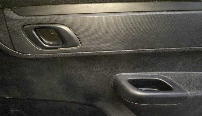 2017 Renault Kwid RXT 1.0, Petrol, Manual, 73,045 km, Driver Side Door Panels Control