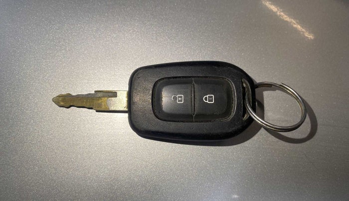 2017 Renault Kwid RXT 1.0, Petrol, Manual, 73,045 km, Key Close Up