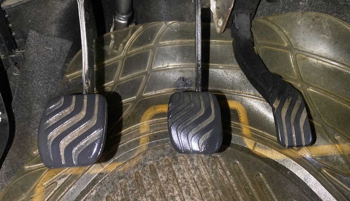 2017 Renault Kwid RXT 1.0, Petrol, Manual, 73,045 km, Pedals