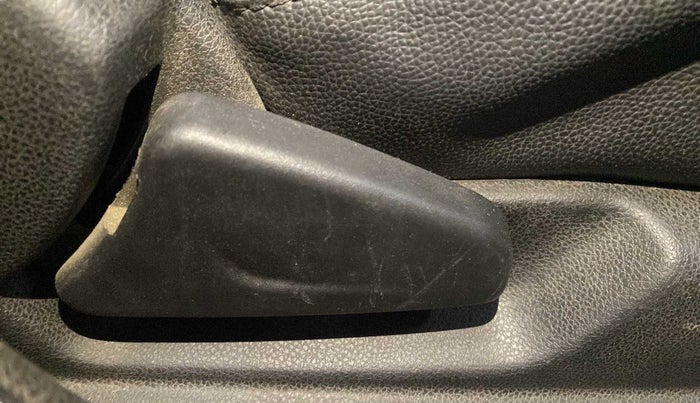 2017 Renault Kwid RXT 1.0, Petrol, Manual, 73,045 km, Driver Side Adjustment Panel