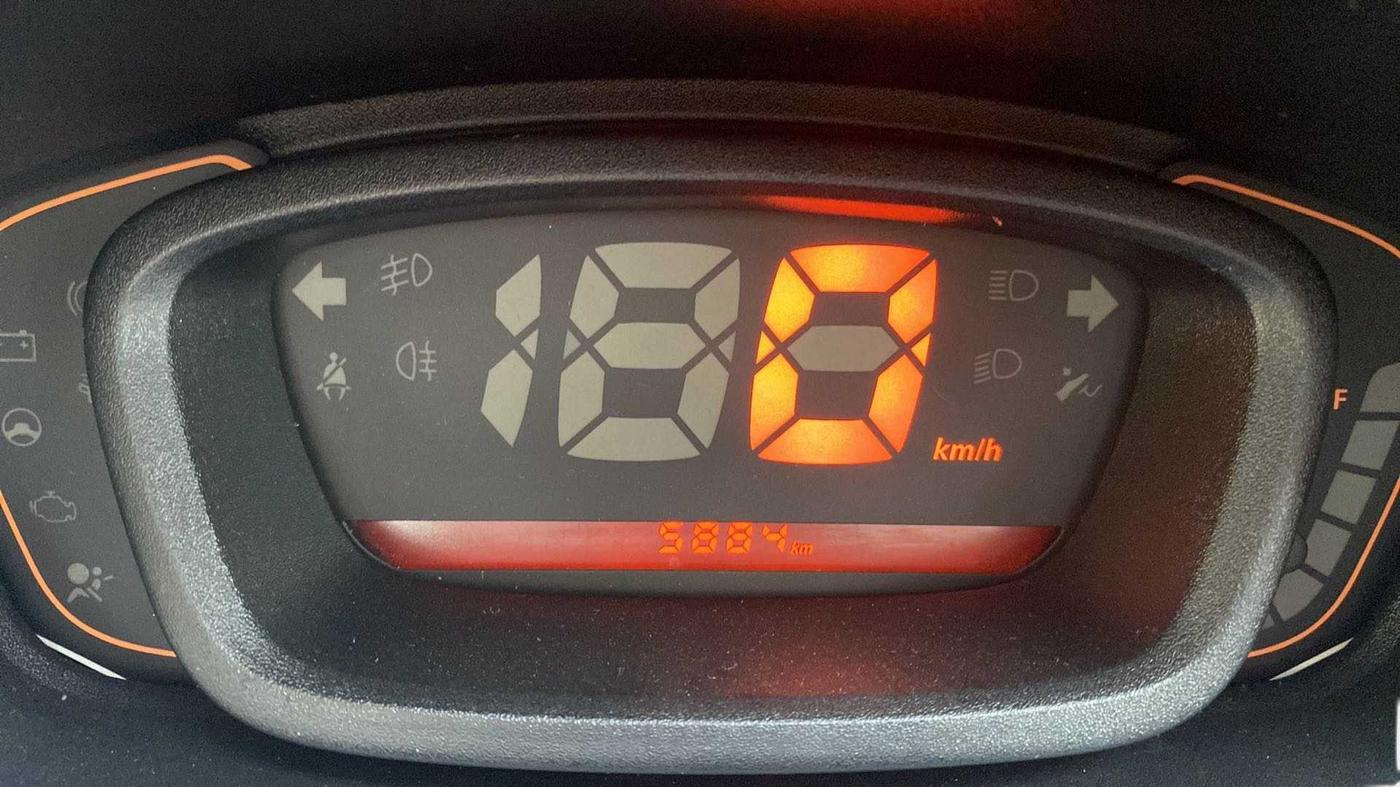 2016 Renault Kwid RXT 1.0, Petrol, Manual, 5,878 km, Odometer Image